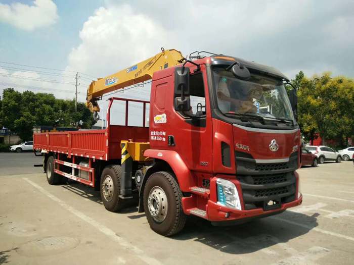 柳汽前四后四隨車(chē)吊（8-10噸）