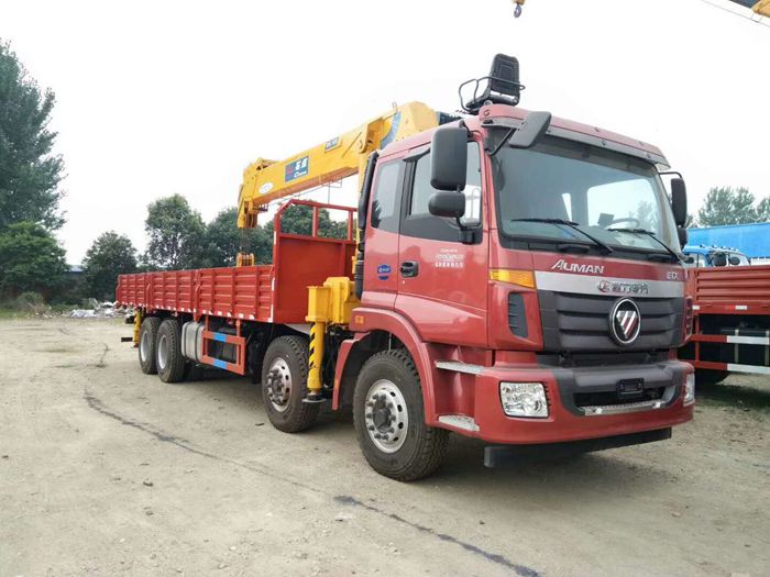 歐曼前四后八隨車吊（16噸吊機）