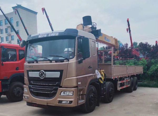 東風(fēng)T7前四后八隨車吊